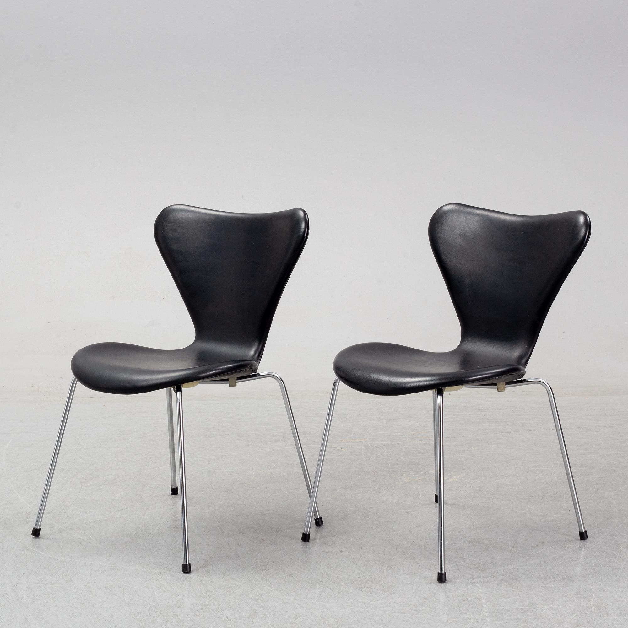 ARNE JACOBSEN, stolar, 3 st, "Sjuan", Fritz Hansen, Danmark.