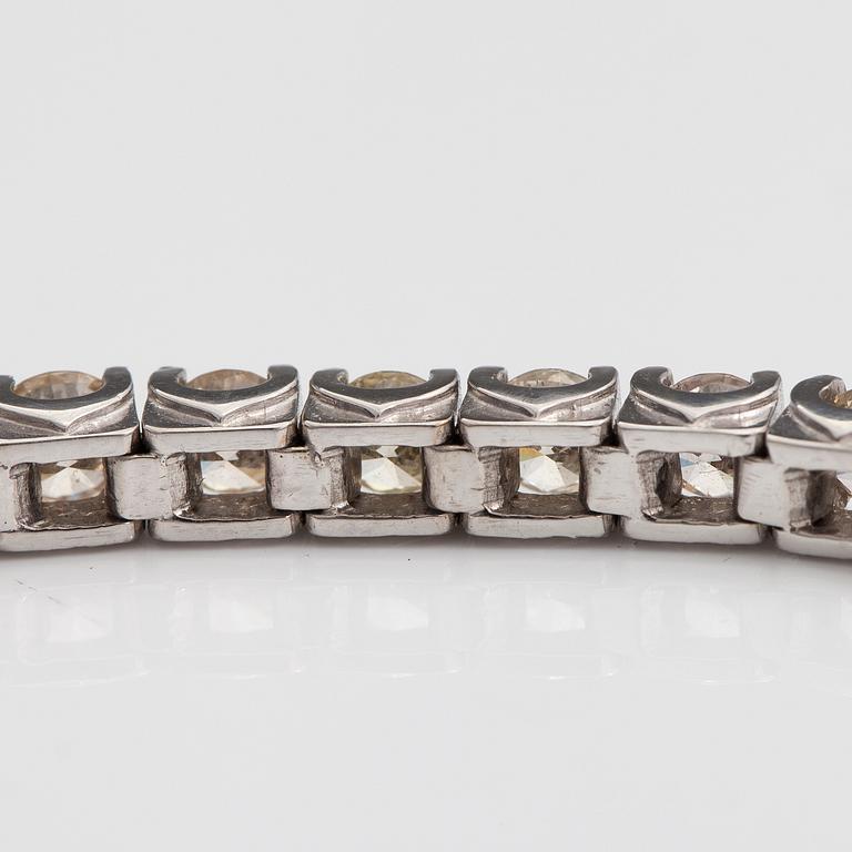ARMBAND, 18K vitguld, briljantslipade diamanter ca 11.34 ct tot.