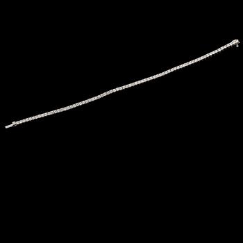 ARMBAND, 18k vitguld med 74 briljantslipade diamanter, 4.03 ct. Vikt 11 g.