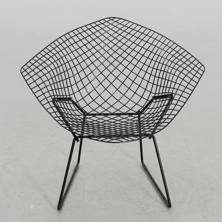 A HARRY BERTOIA "DIAMOND CHAIR".