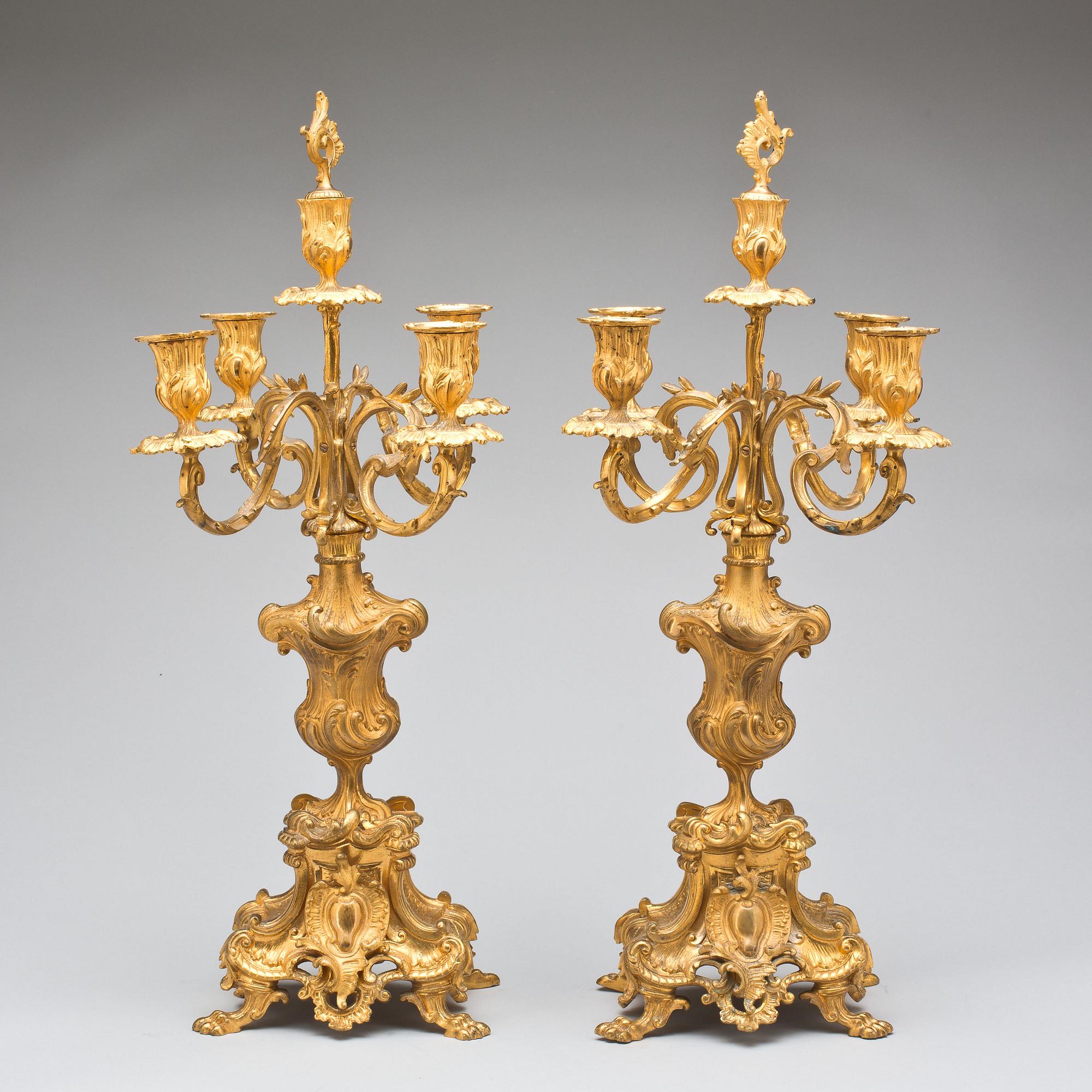 KANDELABRAR, ett par. Rokokostil. 1900-tal.