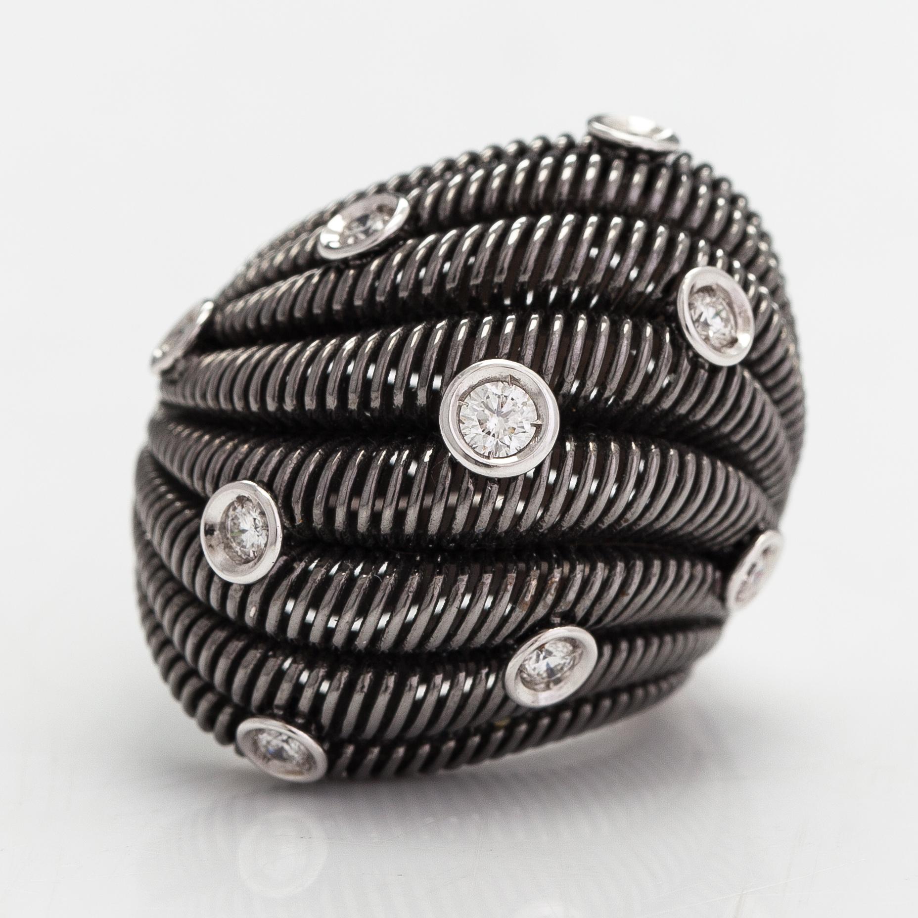 An 18K white gold ring with diamonds ca. 0.31 ct in total.