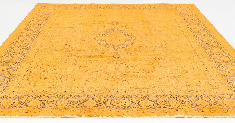 Matta, Kirman "Vintage" design, ca 391 x 290 cm.