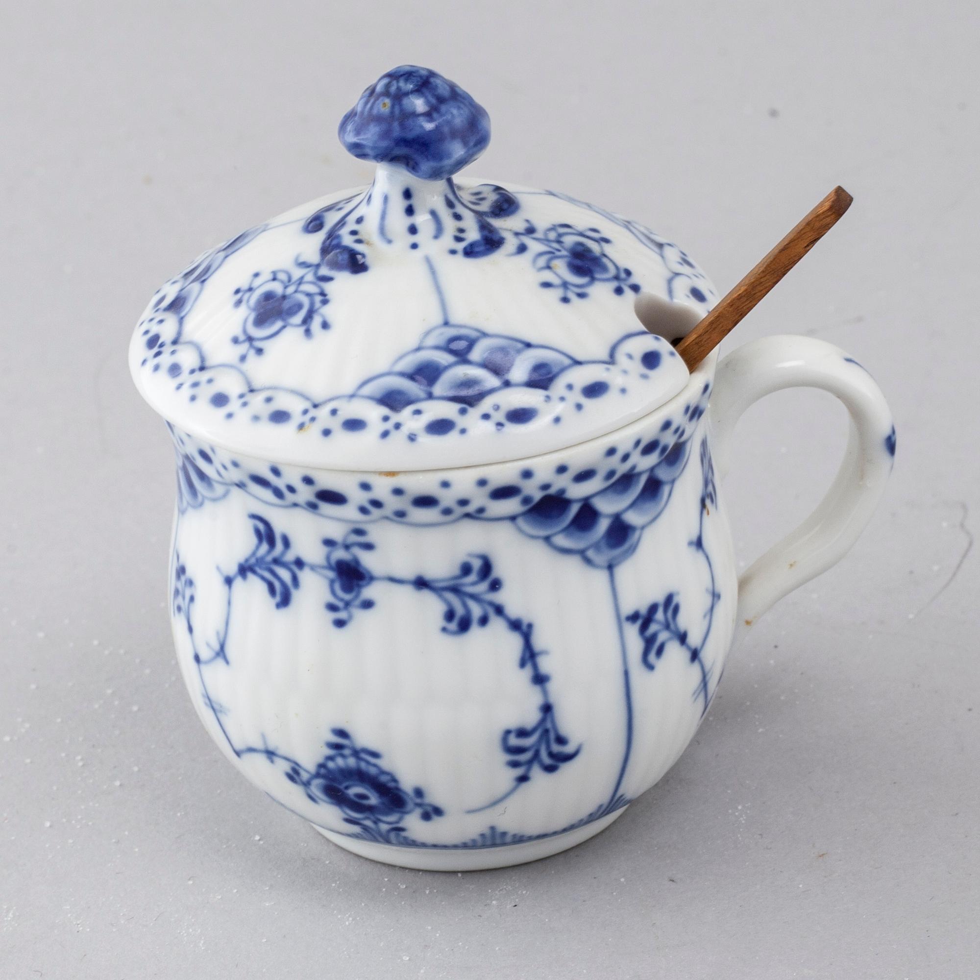 A porcelain tableware set of 69 pcs, "Musselmalet" by Royal Copenhagen, second half of the 20th century.