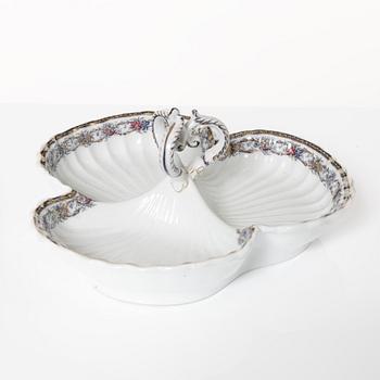 Dinner service, 100 pieces, creamware, "Iris", Rörstrand, second half of the 20th Century.