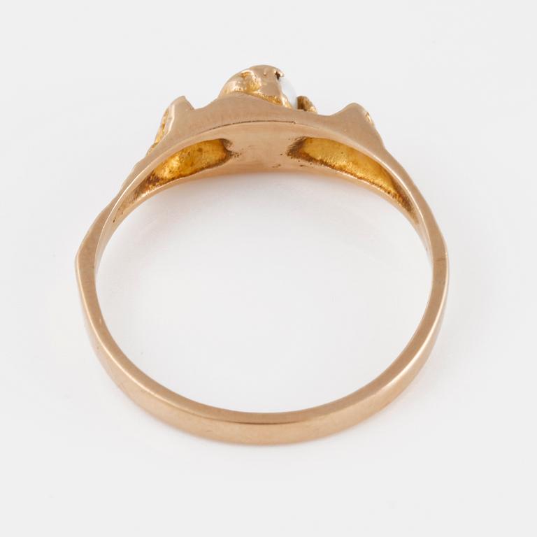 RING, 14K guld med odlad  pärla, "Litet ord", Björn Weckström, Lapponia 1969. Vikt 2,1 gram.