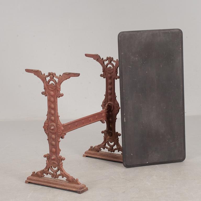 TRÄDGÅRDSBORD, 1800-talets slut, märkt Baskell & Chambers, gjutjärn.