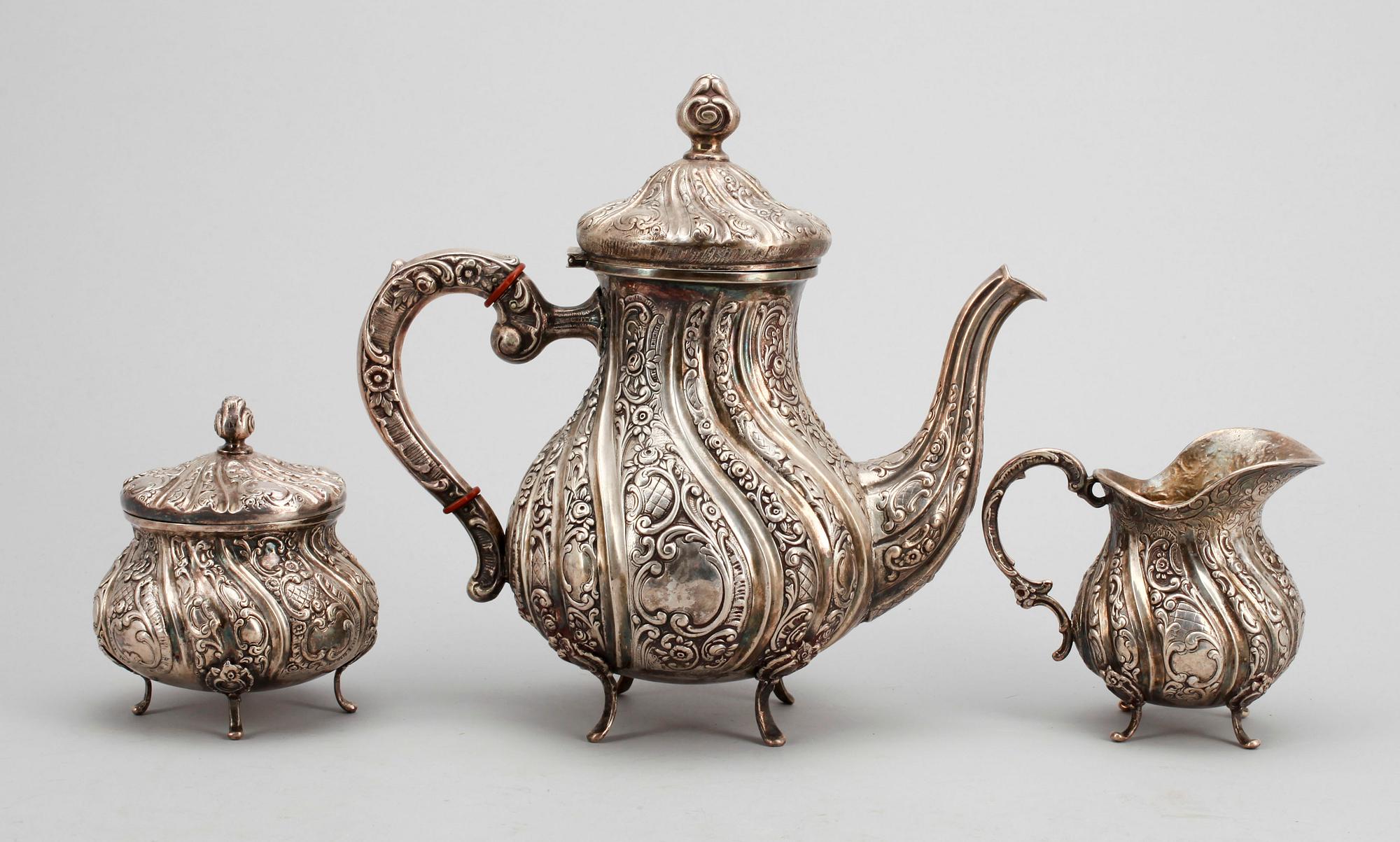 KAFFESERVIS, 3 delar, silver, rokokostil, CG Hallberg, Stockholm, 1960. Total vikt 1432 g.