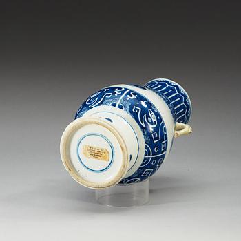 A blue and white vase, Qing dynasty, Kangxi (1662-1722).