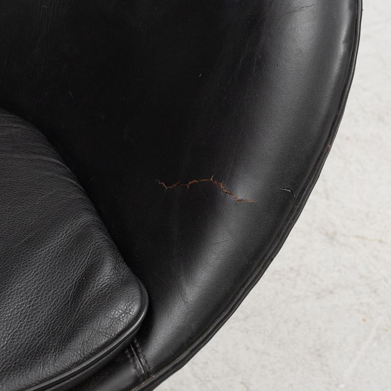 Arne Jacobsen, fåtölj, "Ägget/The Egg Chair", Fritz Hansen, Danmark 1971.