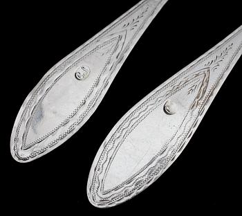 SKEDAR, ett par, silver, 1797. Otydl. stadsstämpel och mästarstämpel. Tot. vikt. 117 g.