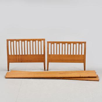 SÄNGGAVLAR, ett par, Carl Malmsten.