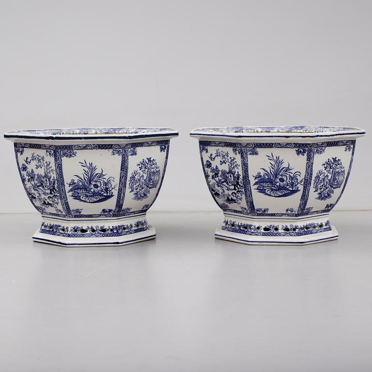 YTTERFODER, 2 st, porslin, Gustavsberg, omkring år 1900.