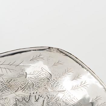 Tapio Wirkkala, A 'Bear hunting' silver dish, Tillander, Helsinki 1953.