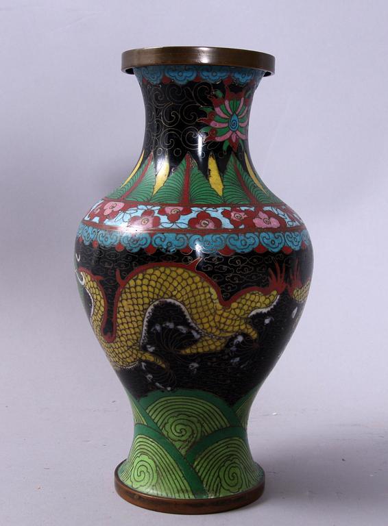 VAS, cloisonné, Kina, 1900-tal.