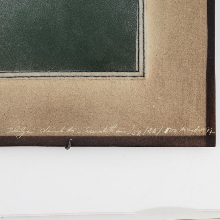 Heljä Liukko-Sundström, a ceramic plate signed and dated -77, numbered 22/??.