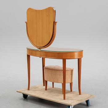 Axel Larsson, attributed to. An elm dressing table and stool, Swedish Modern, Bodafors SMF, 1940's.
