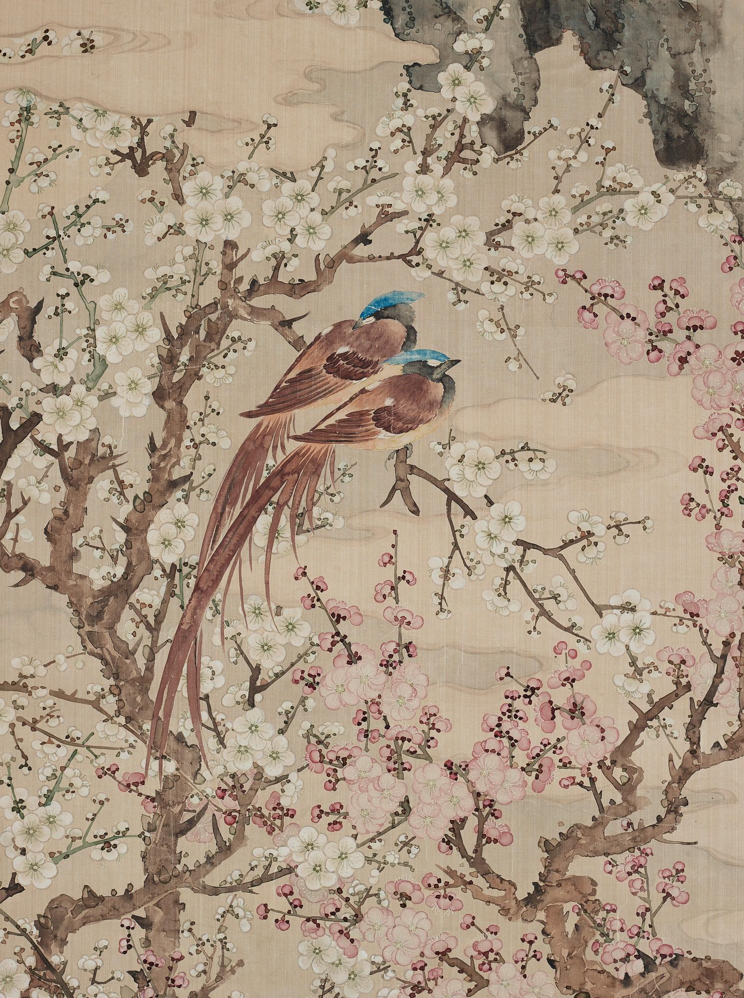 MÅLNING, blommande prunus och fåglar, Qu Zhaolin (1866-1937), signerad.