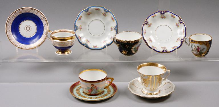 KAFFEKOPPAR, 5 st, porslin, bla Meissen och Wien, 1700/1800- till tidigt 1900-tal.