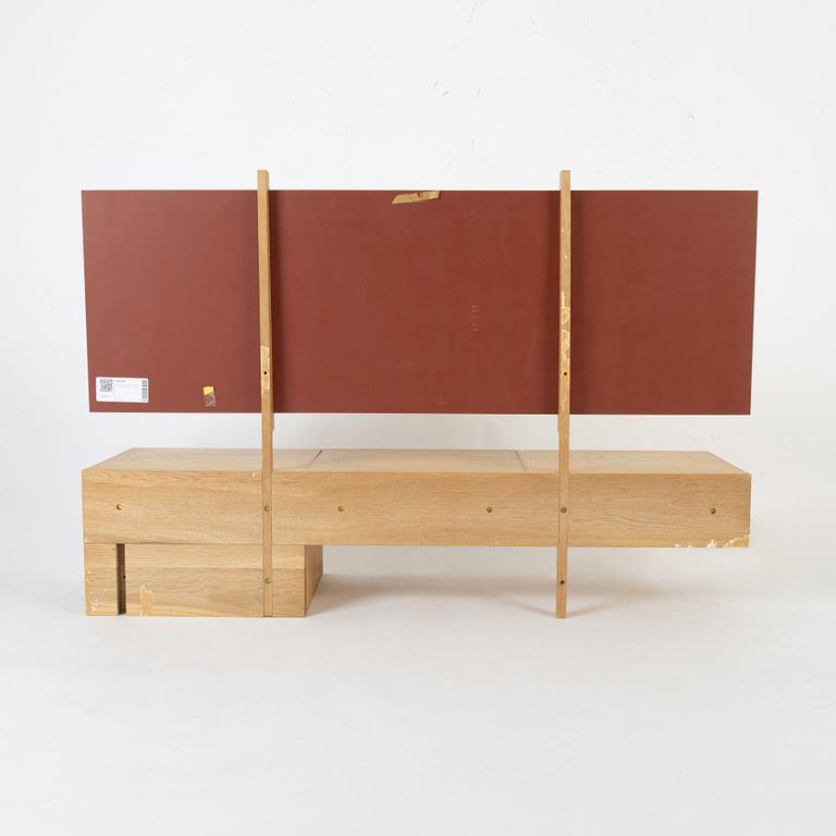 Sminkbord med spegel samt ett par vägglampor, Luxus, Vittsjö.