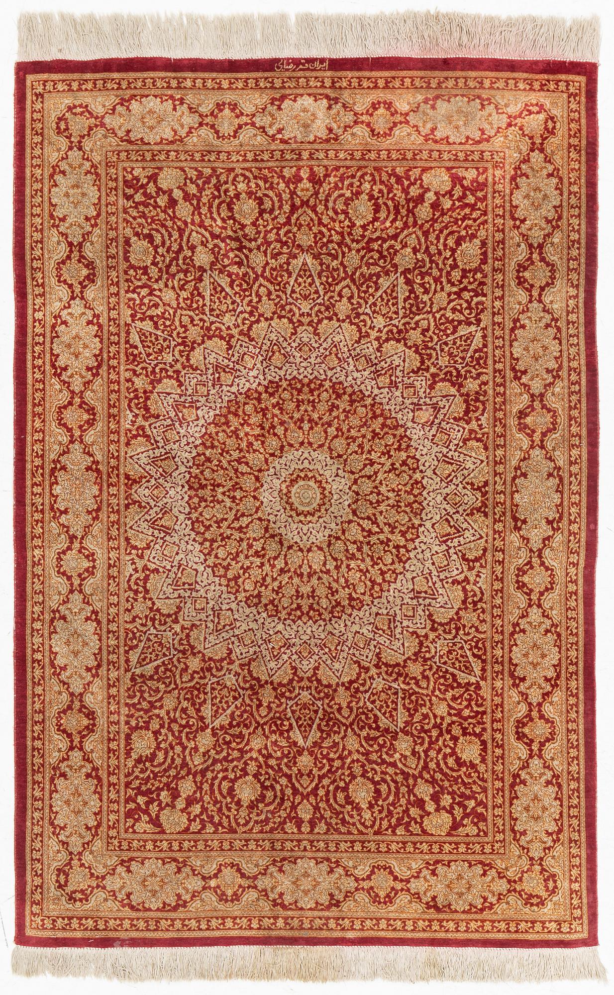 Matta, silke Ghom, signerad, ca 151 x 98 cm.