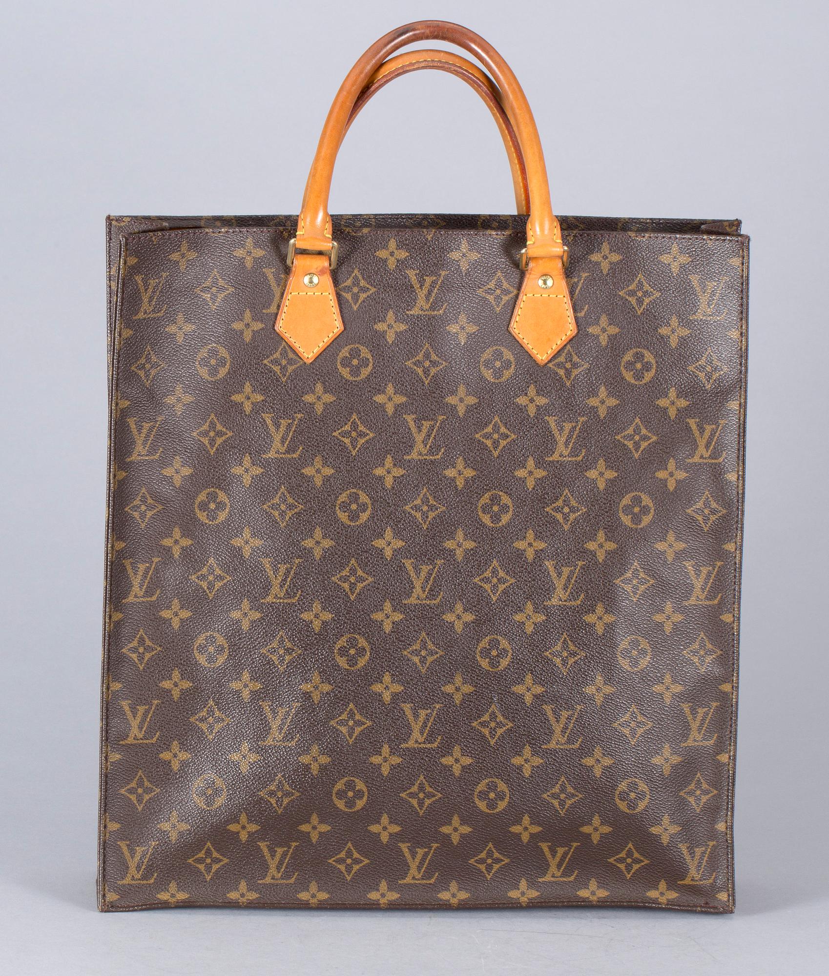 VÄSKA, "Sac Plat", Louis Vuitton.