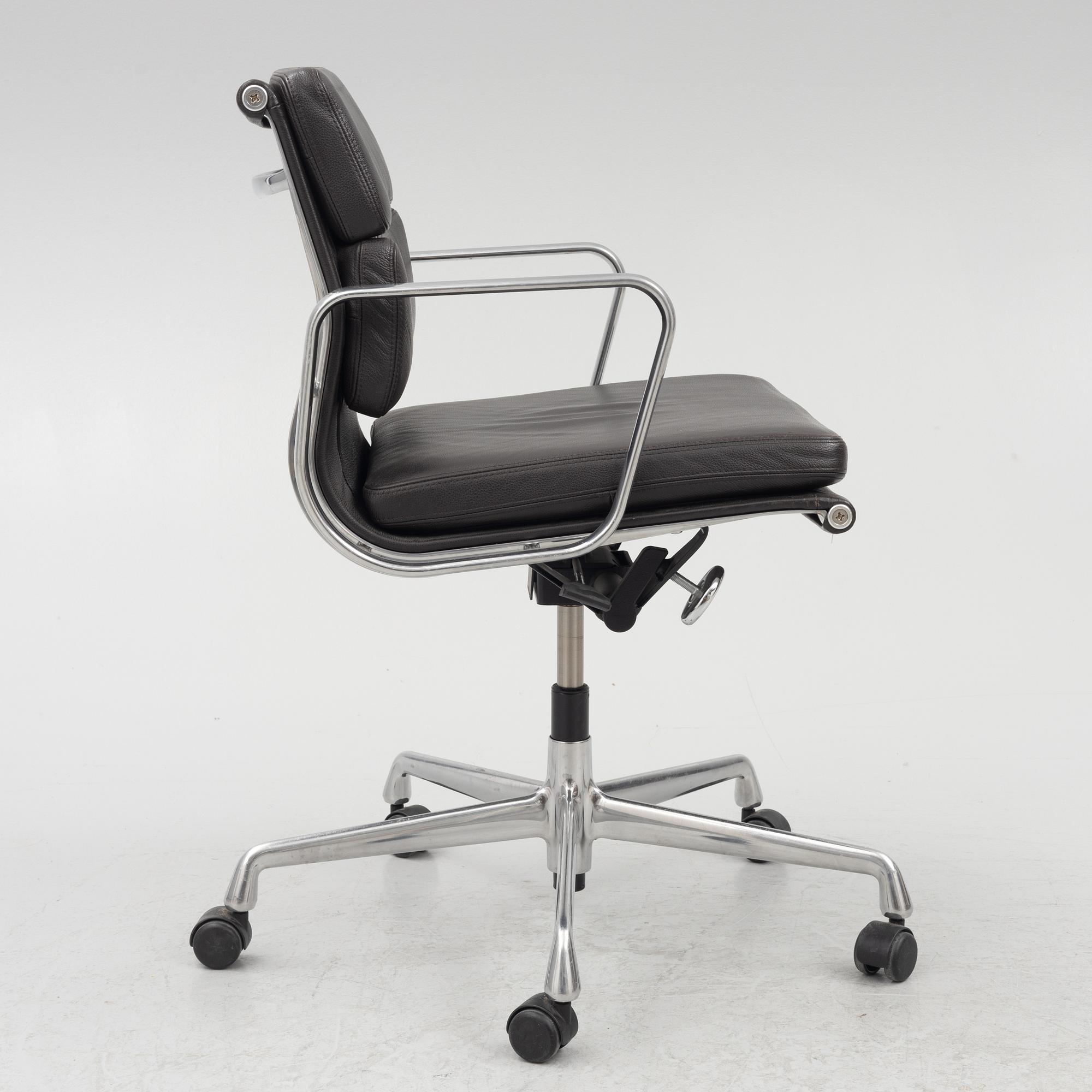 Charles & Ray Eames, office chair, "Soft Pad Chair EA217", Vitra.