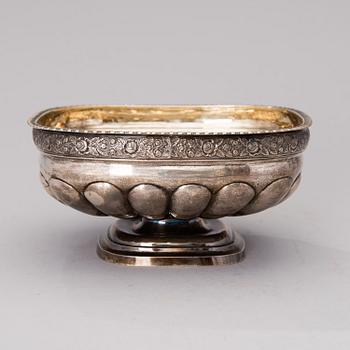 A RUSSIAN SILVER BOWL, Carl Savary, St:Petersburg 1830.
