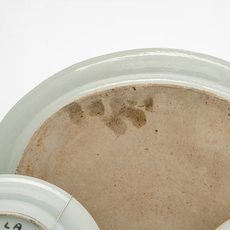 koristelautasia 4 kpl ja tarjoiluvati, Kiina, 1800-luku.