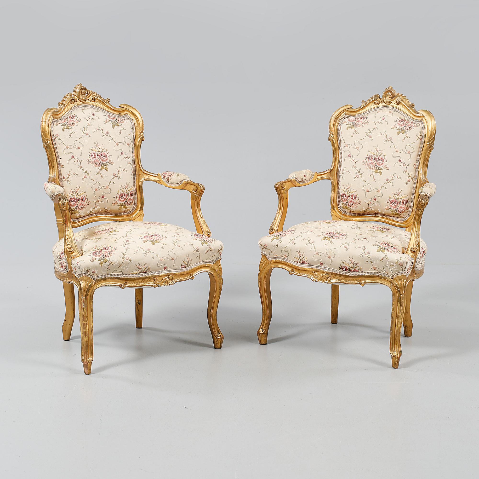 KARMSTOLAR, ett par, Louis XV-stil, omkring 1900-talets mitt.