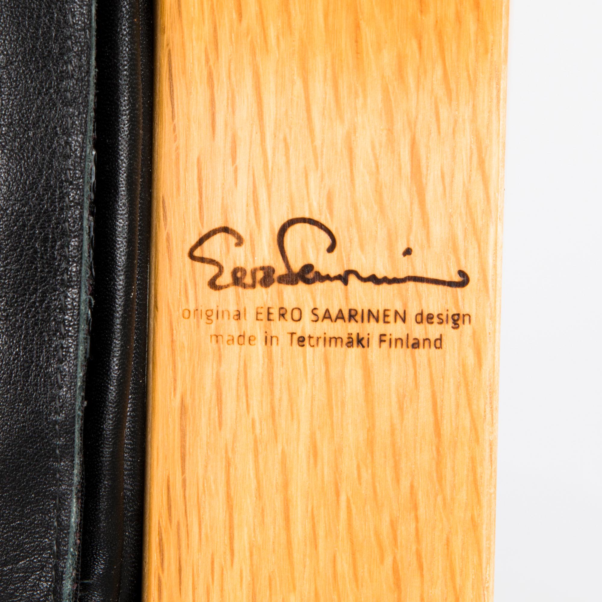 EERO SAARINEN, fåtölj samt fotpall, "Grasshopper", licenstillverkad av Tetrimäki Finland.