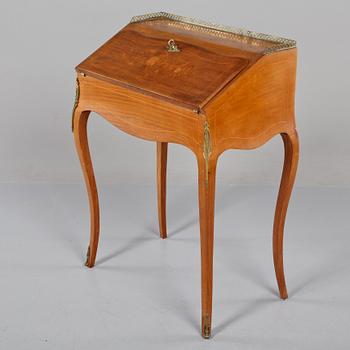 SEKRETÄR, rokokostil, omkring 1900-talets mitt.