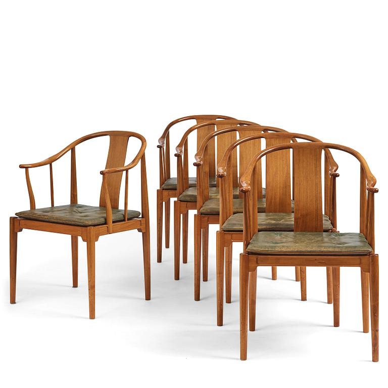 Hans J. Wegner, a set of 6 walnut 'China Chairs', Fritz Hansen, Denmark 1967.