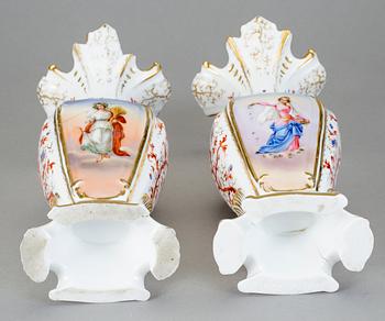 VASER, ett par, porslin, sent 1800-tal.