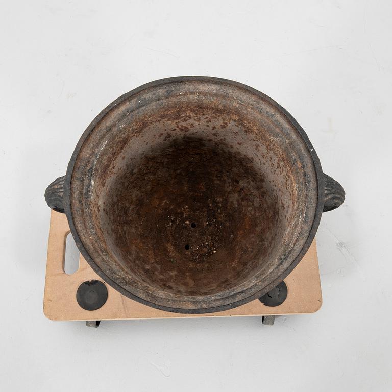 Trädgårdsurna 1900-talets först hälft gjutjärn.