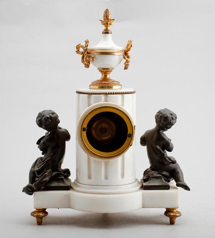 BORDSPENDYL, marmor och patinerad metall, Lenzkirch, sent 1800-tal.