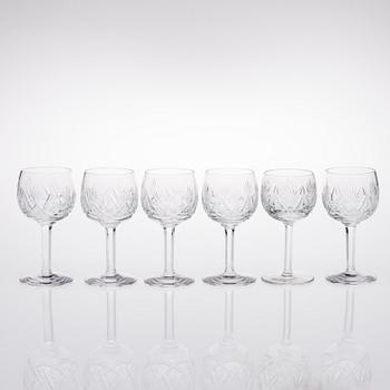 GLASSERVIS, 68 + 1 delar, slipad kristall, "Yrjö", Matti Niemi, Riihimäen Lasi.
