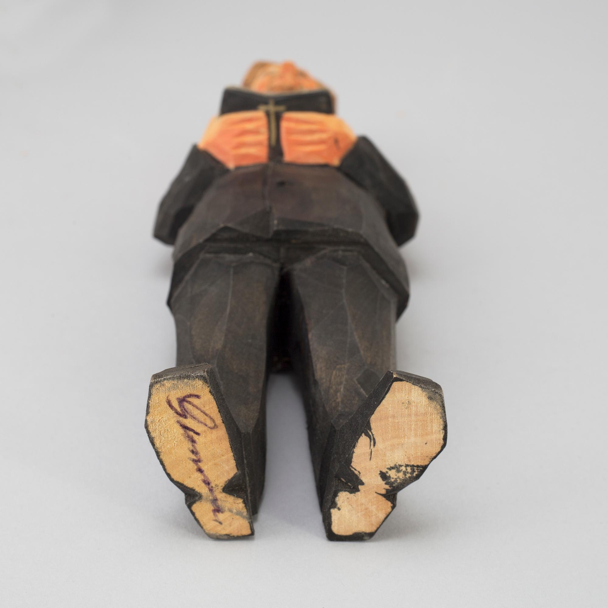 7 signed carved wood figurines by Sven Gunarsson, second half of the 20th century.