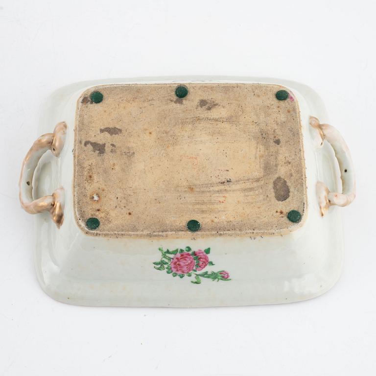A Canton tureen with cover, 19th century.