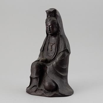 596. A bronze figure of Guanyin, late Qing dynasty.