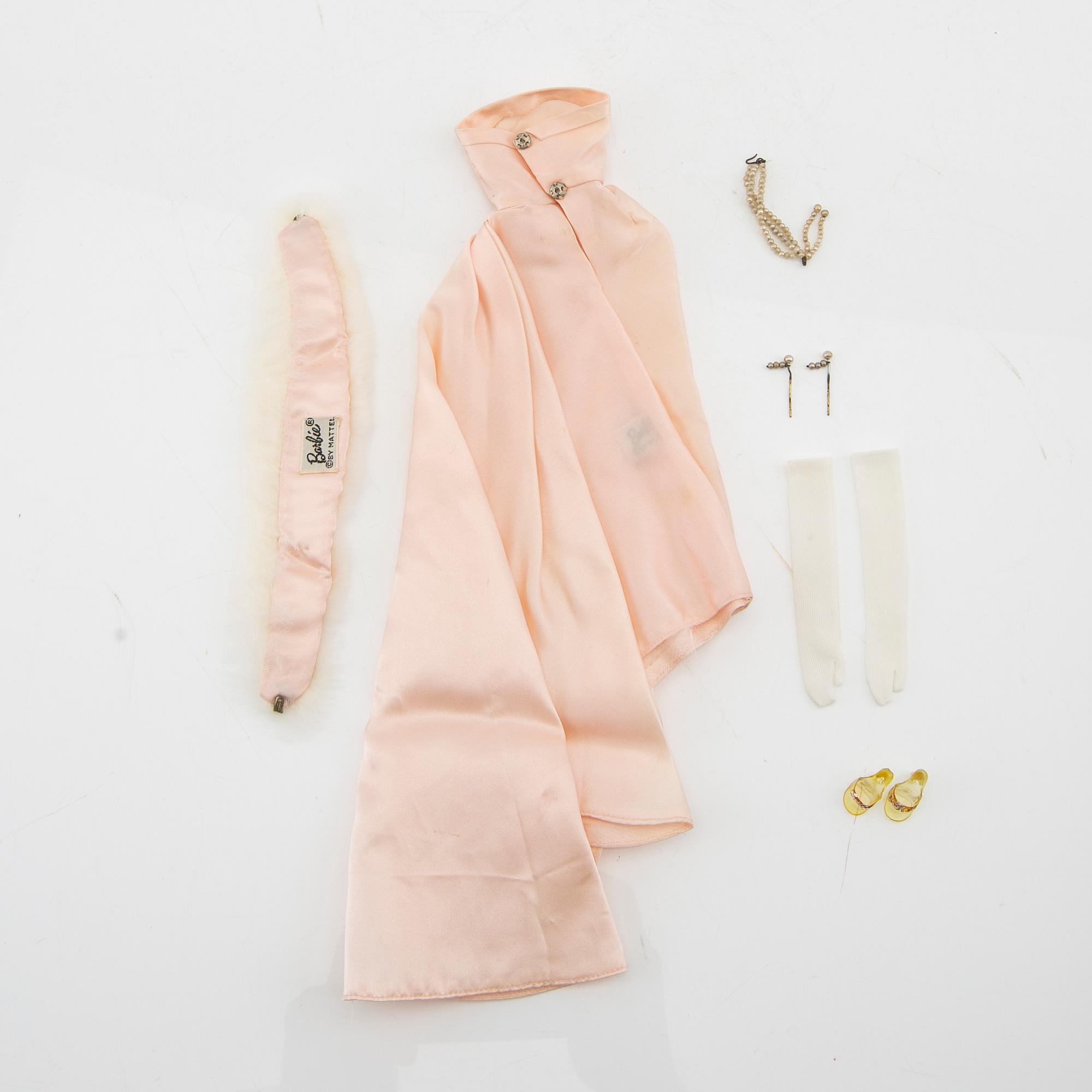 Barbiekläder 4 set. vintage, bl a "Suburban Shopper", Mattel 1959-64. "Winter Holiday", Mattel 1959-63.