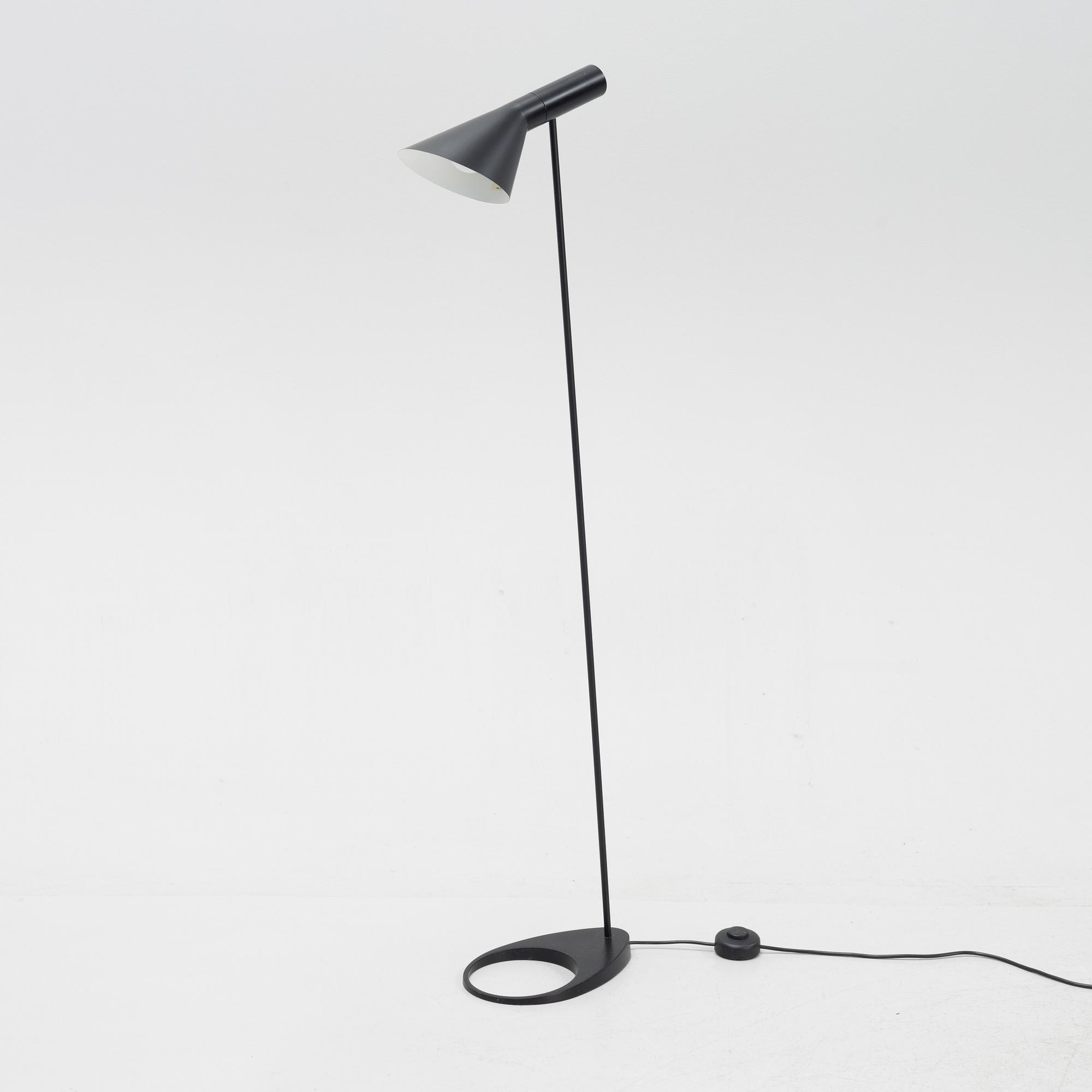 Arne Jacobsen, golvlampa, "AJ", Louis Poulsen, Danmark.