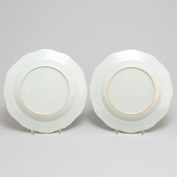A pair of famolle rose export plates, Qing dynasty, Qianlong (1736-95).