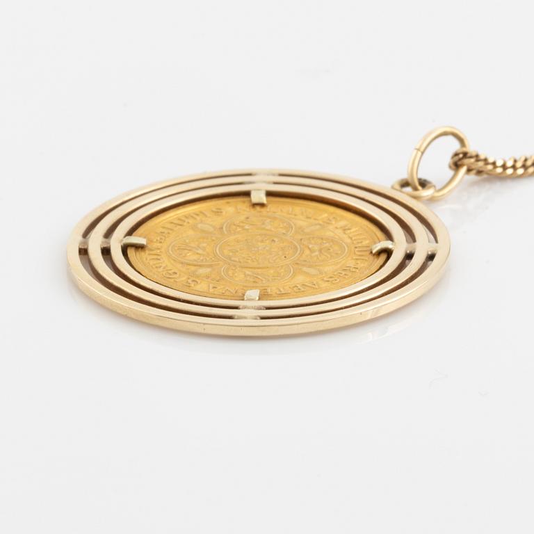 Pendant in gold with Maria Theresia, with chain.