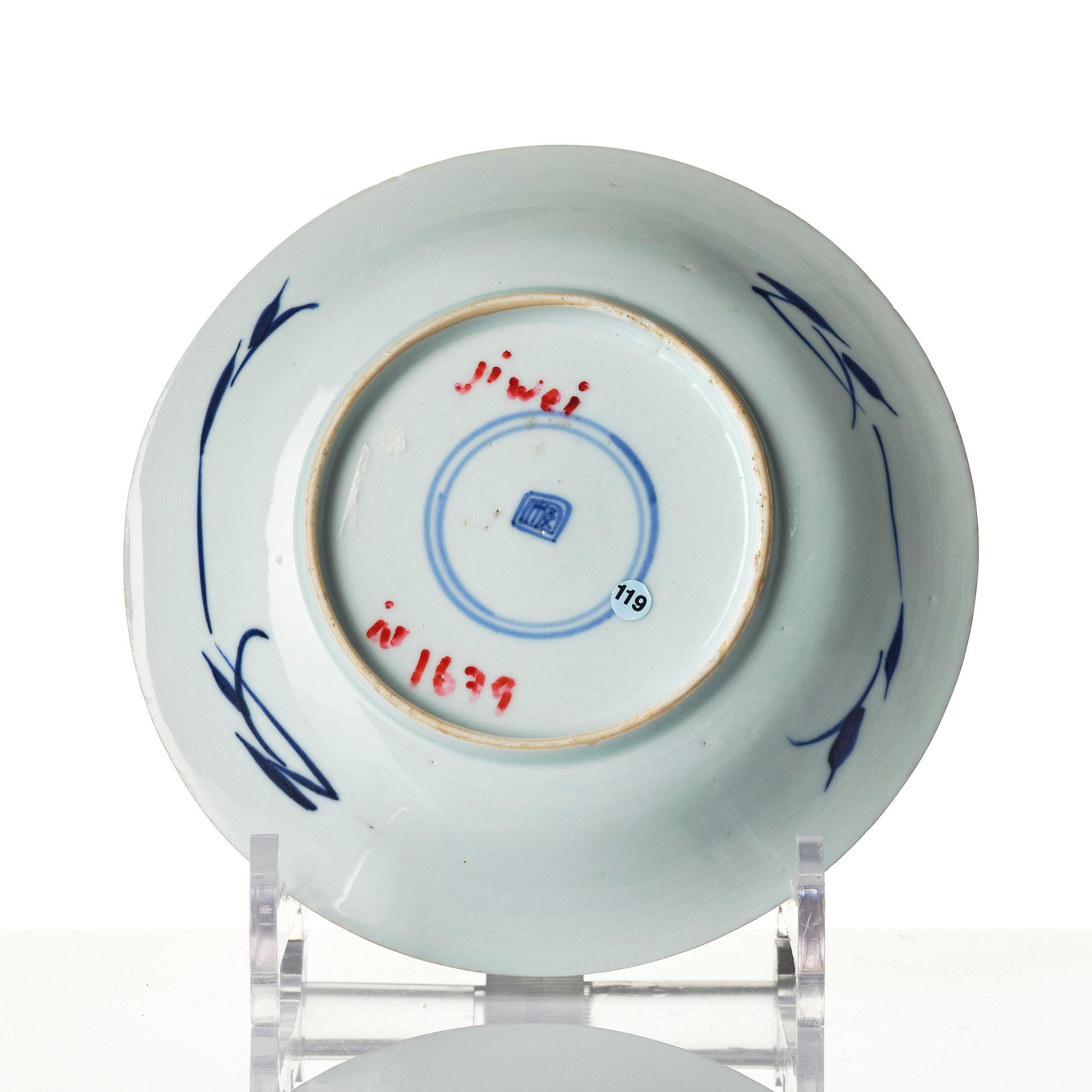 A blue and white stemcup and dish, Transition, 17th century.