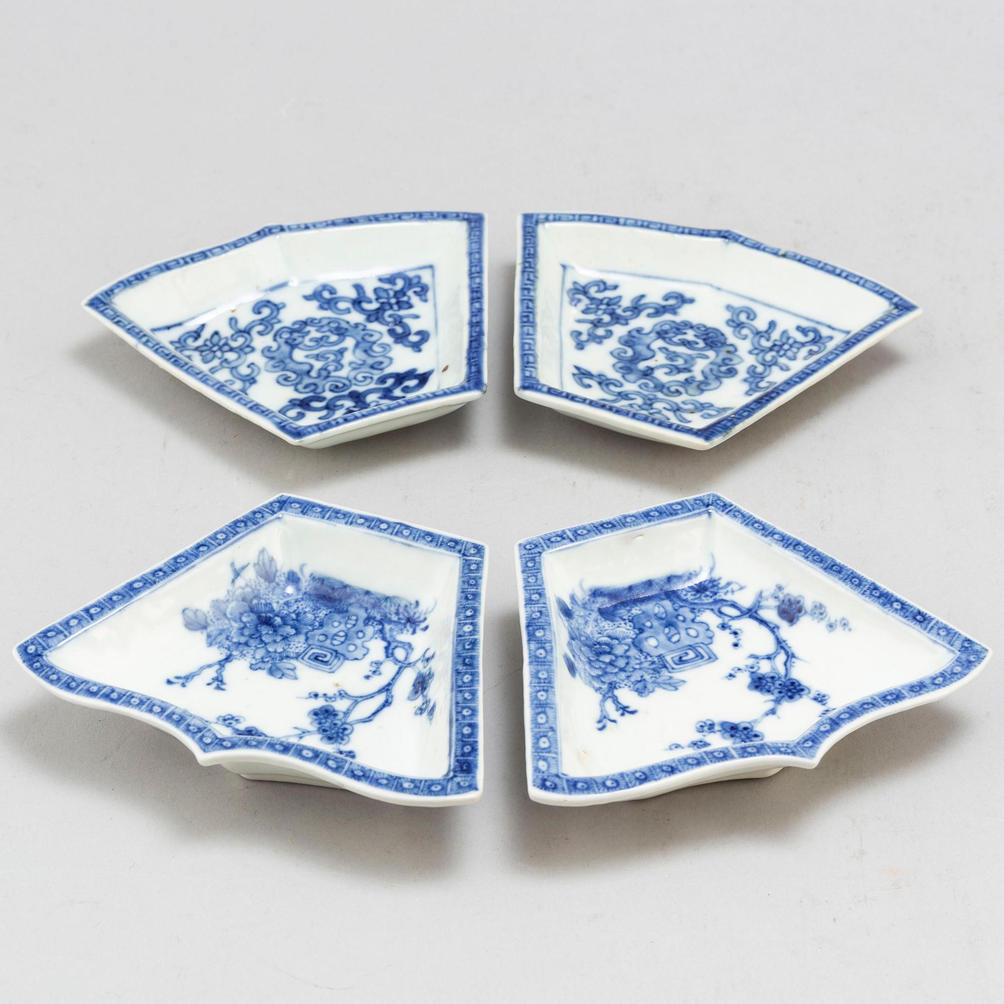 Four (2+2) blue and white cabaret dishes and two saucers, Qing dynasty, Qianlong (1736-95).