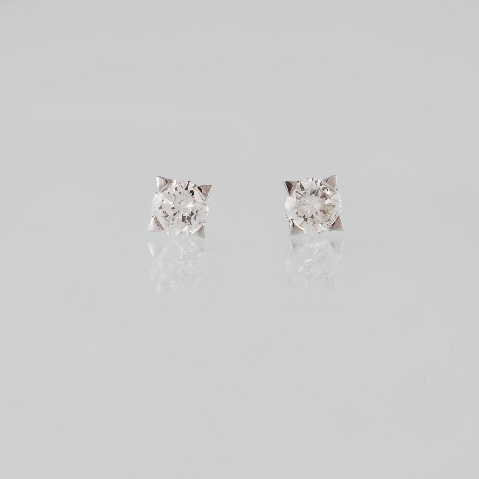 ÖRHÄNGEN, 18K vitguld med briljantslipade diamanter ca 1.14 ct. Vikt 1,4 gram.