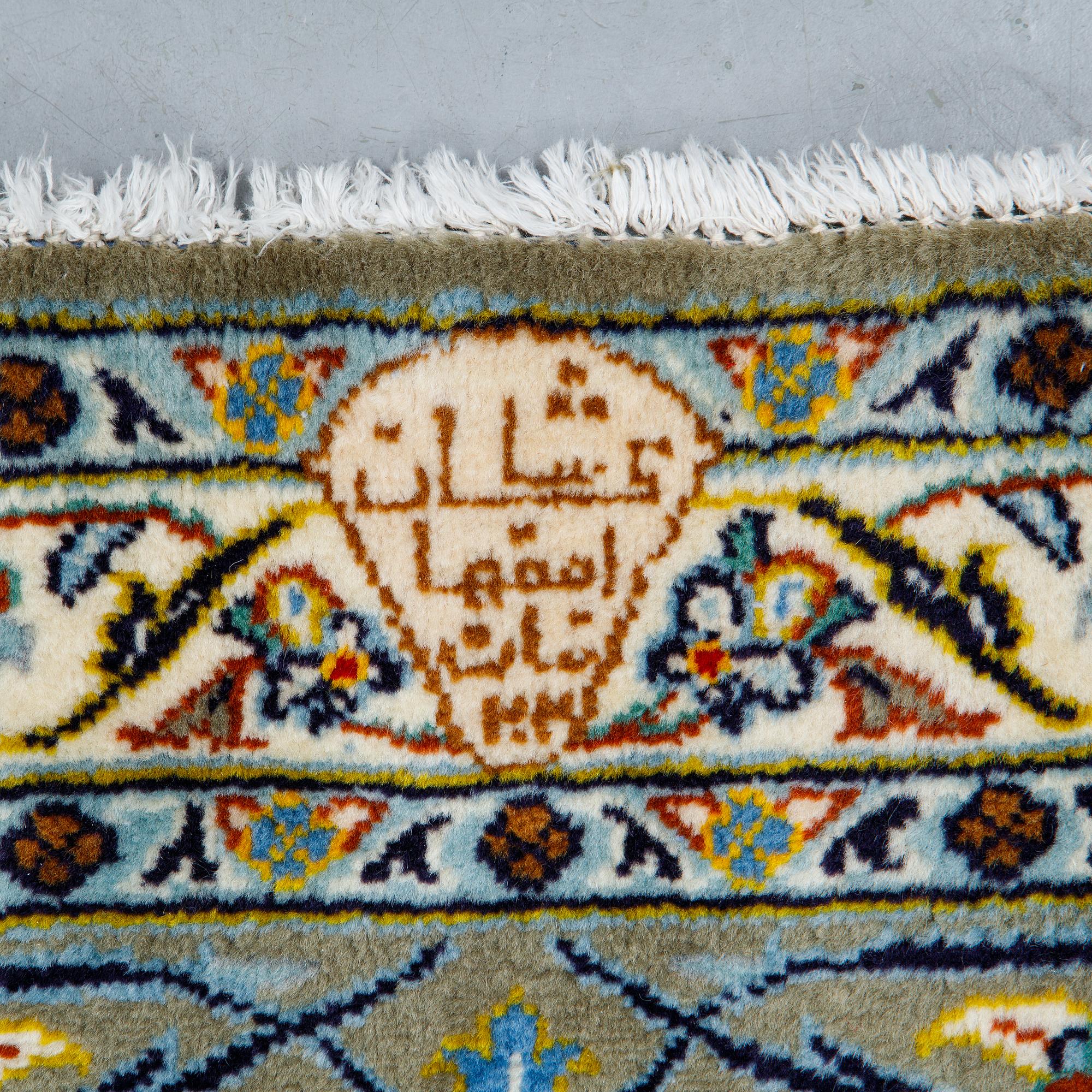 Matto, Kashan, signed Isfahanian, ca 404 x 280 cm.