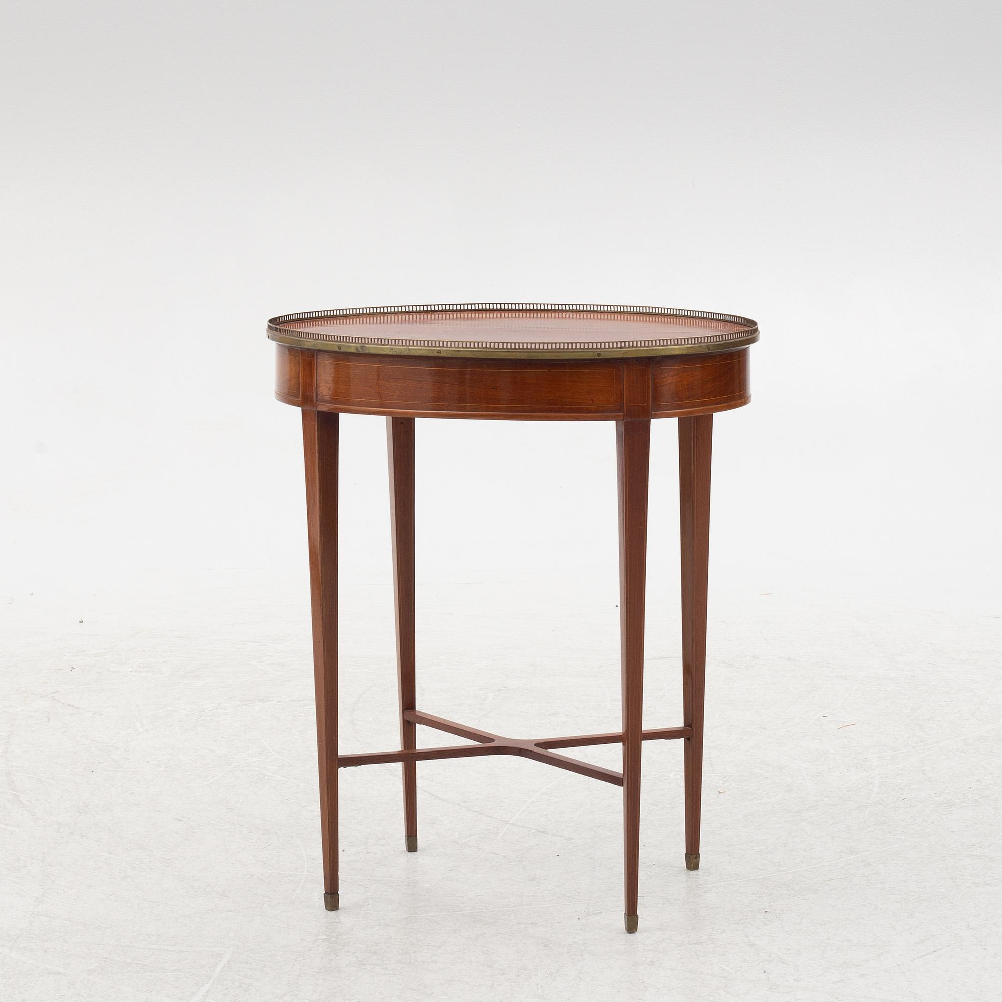 A mahogany side table, 19th century.
