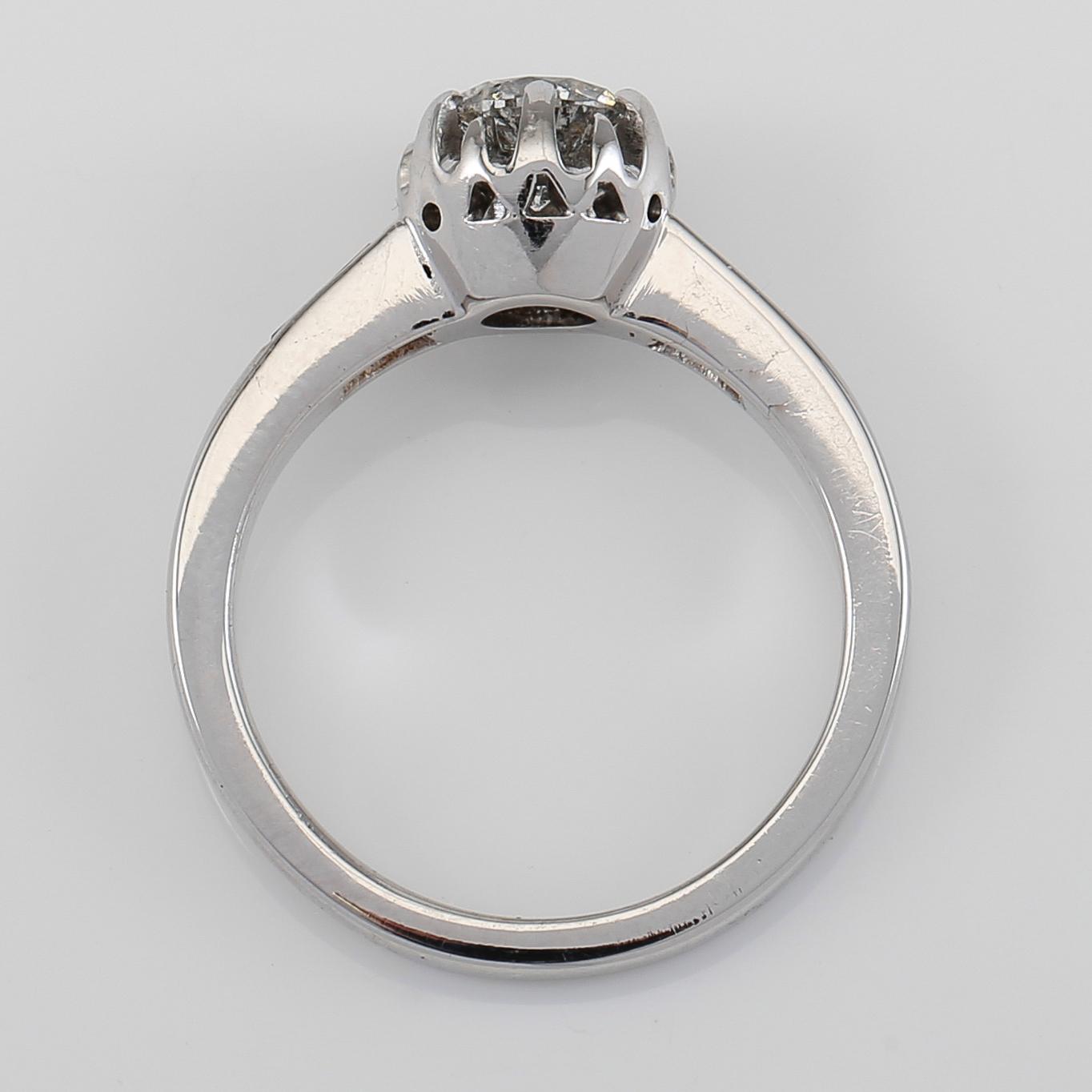 RING, 18K vitguld och diamanter tot ca 0.96 ct. varav en ca 0.77 ct.